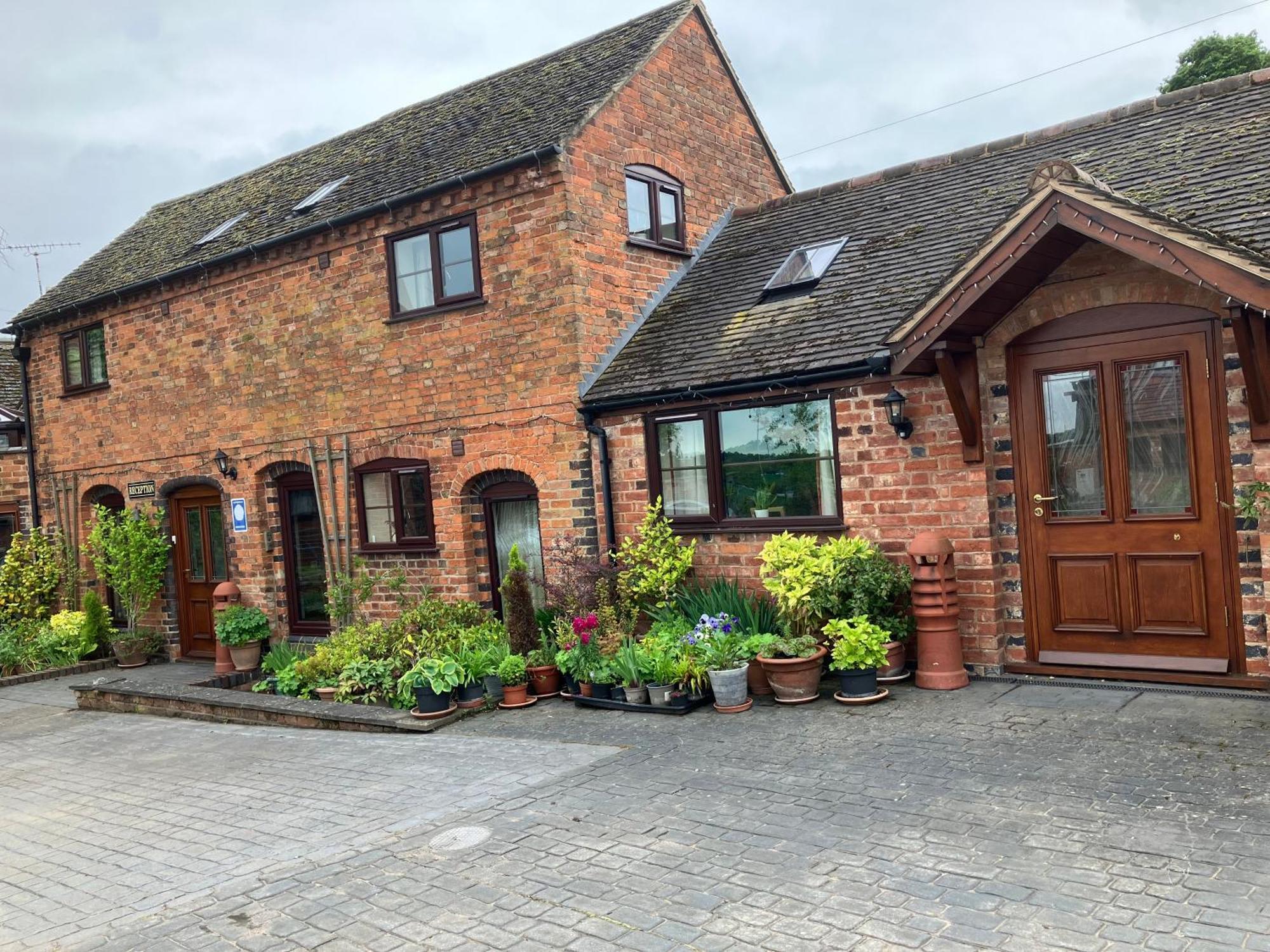 Vale Farm Bed & Breakfast Higham on The Hill Exterior photo